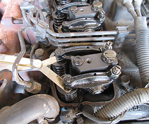 cummins valvetrain with valve covers removed